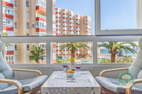 Sunny beachfront apartment with pool and aircon